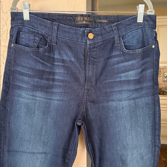 Jen7 Women's Blue Cropped Jeans with Floral Detail - Picture 4 of 11